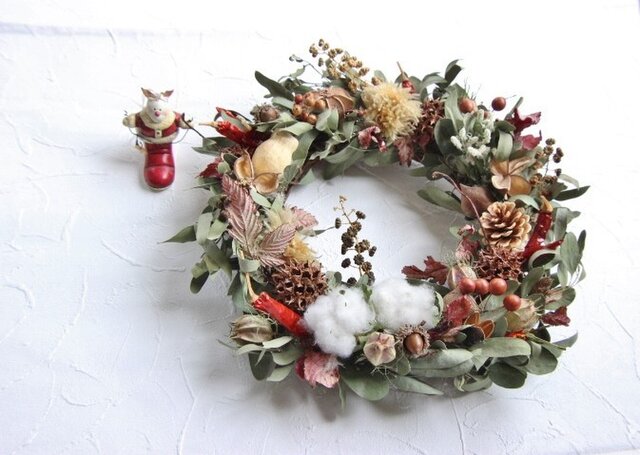 ユーカリと綿の実のクリスマスリース | iichi 日々の暮らしを心地よく