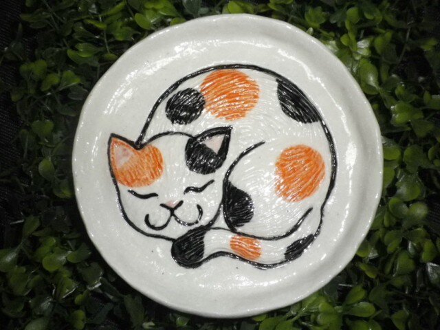 再販・眠り猫のお皿(三毛)の画像1枚目