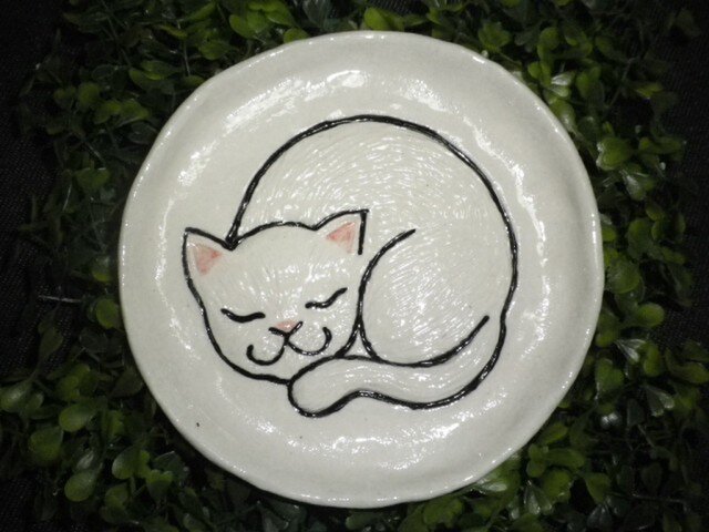 再販・眠り猫のお皿(白)の画像1枚目