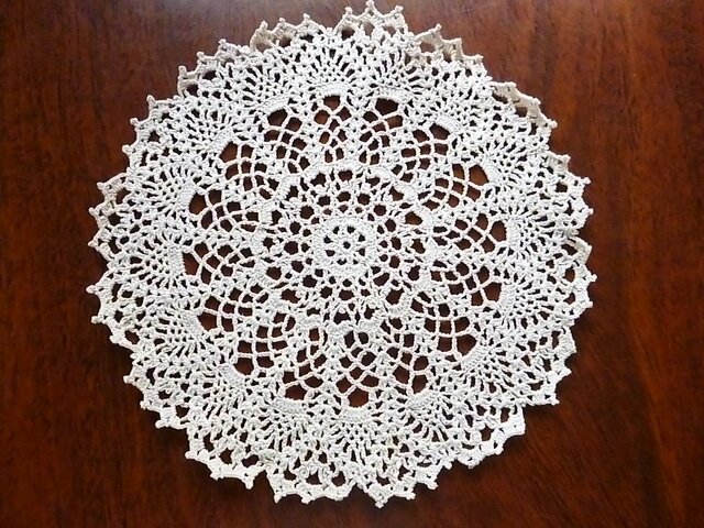 手編みレースドイリーの画像1枚目