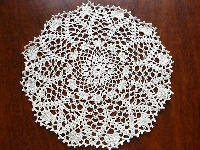 手編みレースドイリーの画像1枚目
