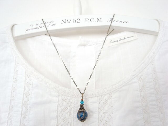 星空の様な紺と黒のランプワークビーズのネックレス アンティーク