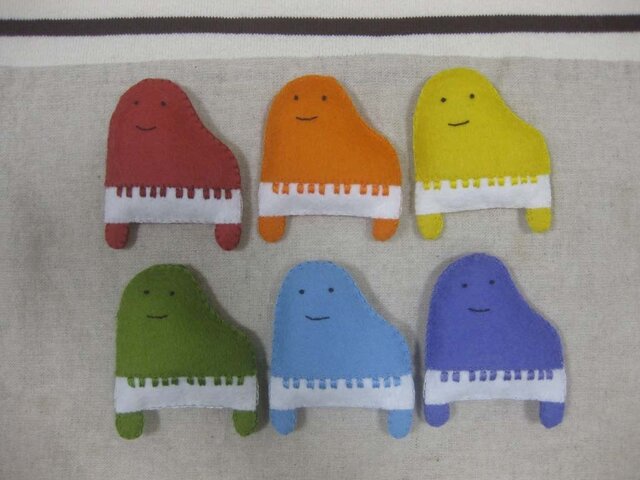 ピアノのオーナメント ハンドメイド フェルト | iichi 日々の暮らしを