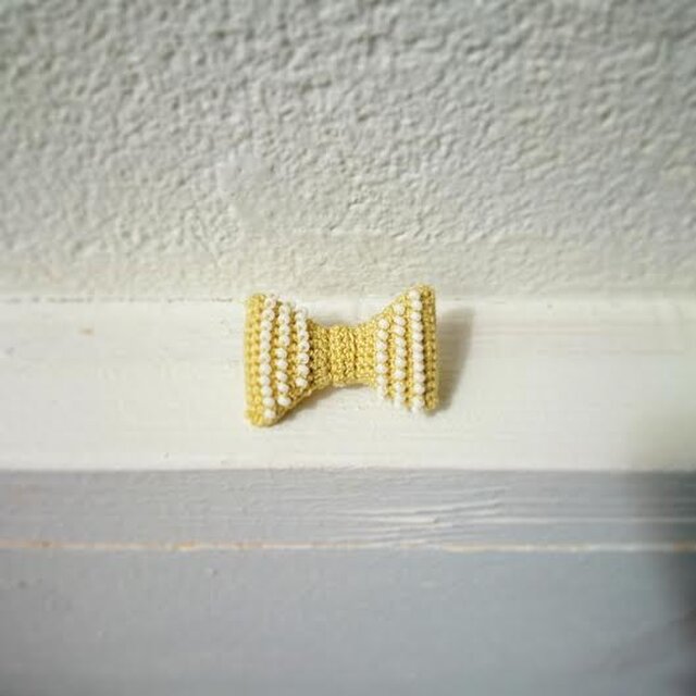 【再販】beads "RIBBON" brooch // 黄の画像1枚目