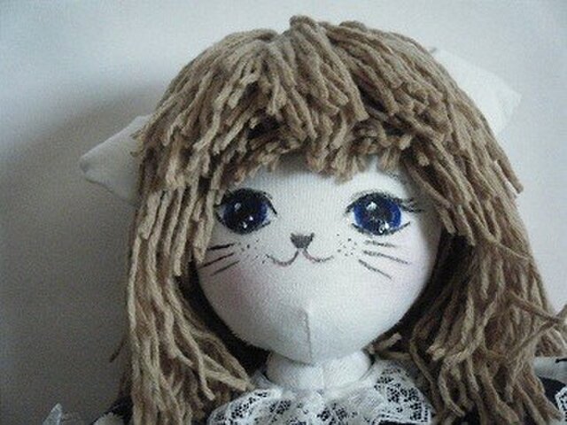 天然素材だけを使った猫耳(スコティッシュフォールド)ドールの画像1枚目