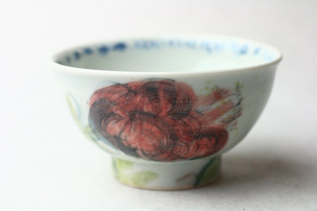 赤い花と蜂の茶碗/可愛い子ども食器/磁器/陶芸家/キッズ食器/ cute ceramicの画像1枚目