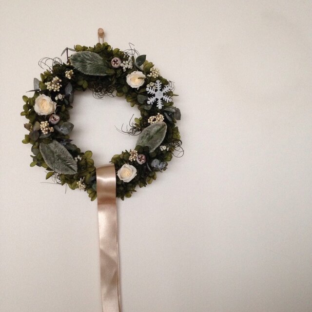 白バラとラムズイヤーのX’mas wreath