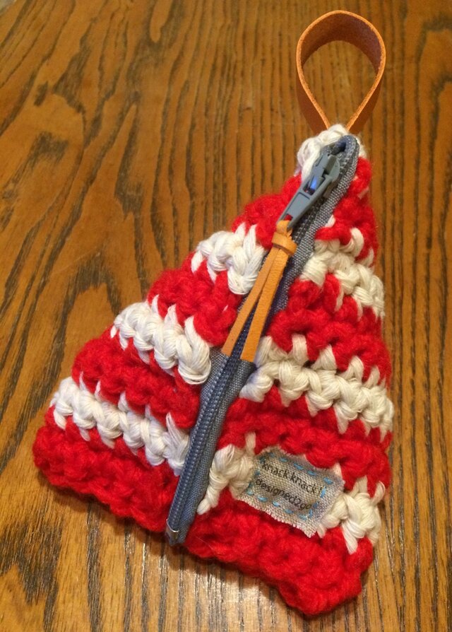 手編みさんかくポーチ 赤の画像1枚目