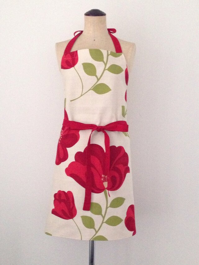 赤いお花柄エプロン