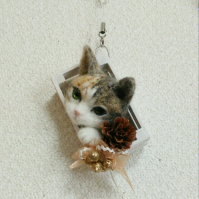 羊毛フェルトのクリスマスオーナメント(猫・三毛)の画像1枚目