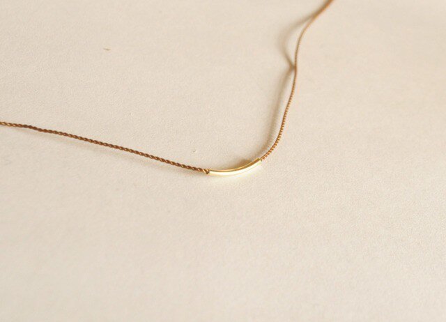 ブラウン ナイロン curved necklace k18の画像1枚目