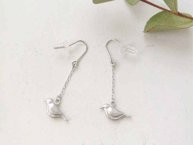 こま鳥ピアス(銀)の画像1枚目