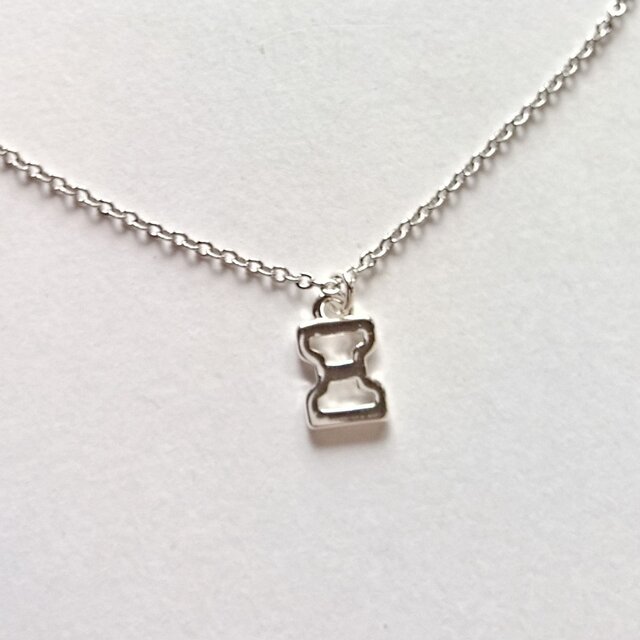 【 ギリシャ文字　グザイ　ξ　　　の　ネックレス　】