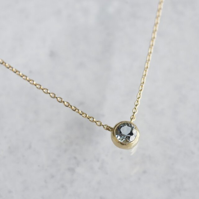 Aquamarine bezel necklace {P062K18YGAQ}の画像1枚目