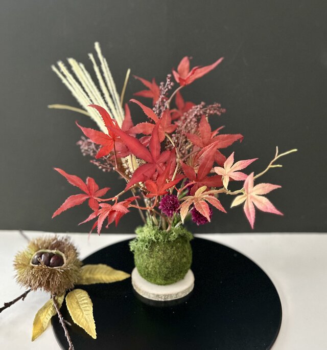 苔玉フラワーアレンジ「受注制作」 | iichi 日々の暮らしを心地よく