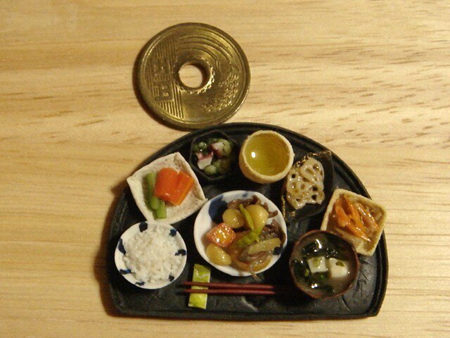 ★肉じゃが定食(半月盆・マット黒)の画像1枚目