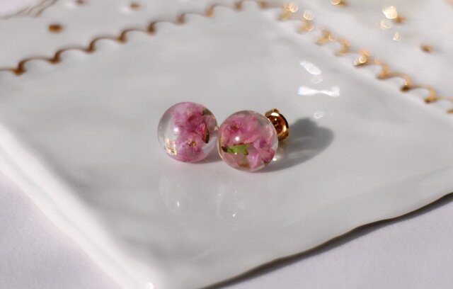 ピンクスターチスのピアス(小さいサイズ)の画像1枚目