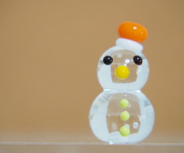 クリア雪だるまのミニミニオブジェ オレンジぼうしの画像1枚目