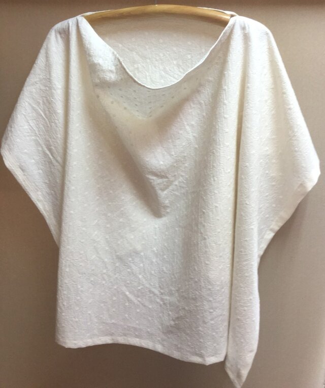 おくるみに使える授乳ケープ(生成り)の画像1枚目