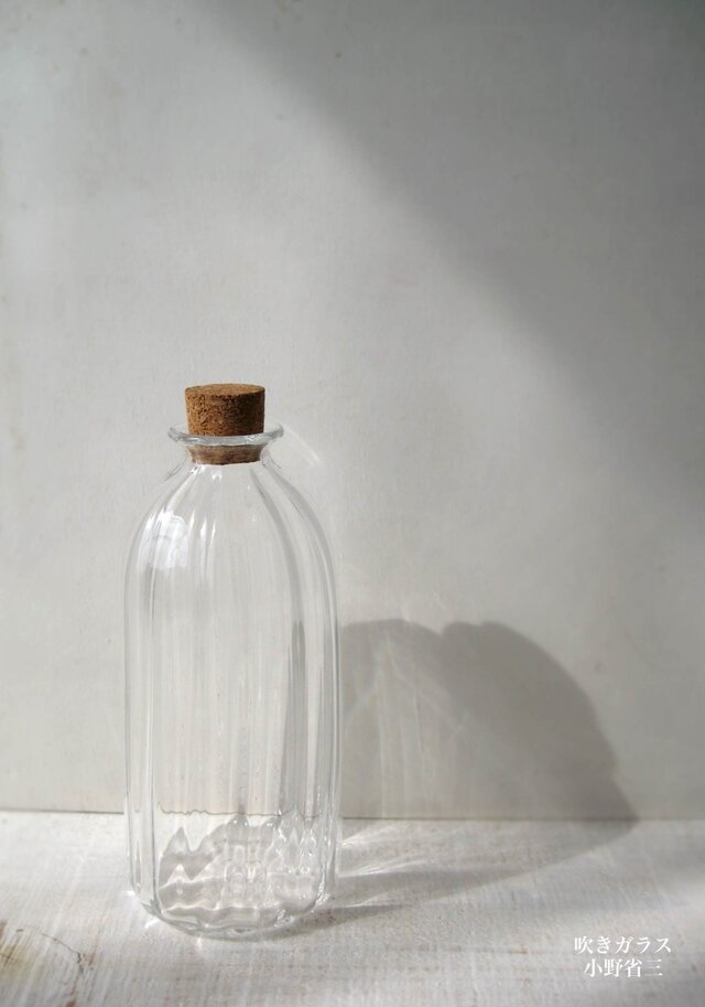 コルク栓の瓶の画像1枚目