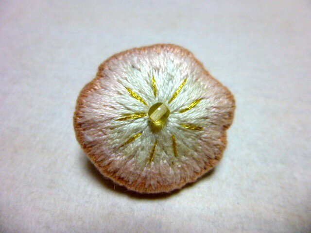 にんにくのブローチの画像1枚目