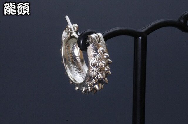 ピアス メンズ : 霰フープピアス(燻しなし) 1ヶの画像1枚目