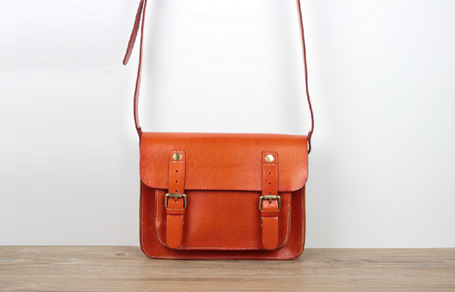 本革 ポストマン風クラシックレザーショルダーバッグ ☆Brown