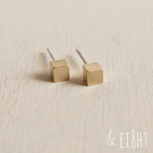【再販】- Brass - Cube ピアス w/ Cotton Pearlキャッチ