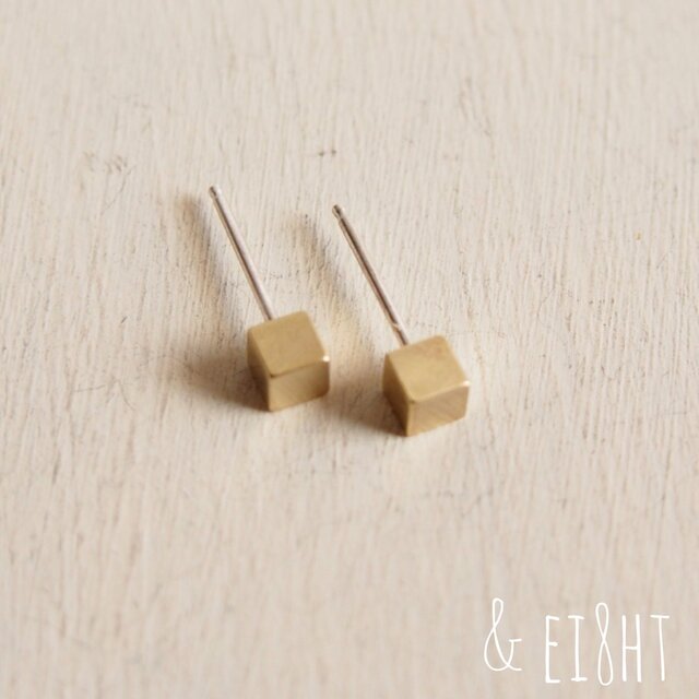 【再販】- Brass - Cube ピアス w/ Cotton Pearlキャッチ