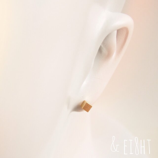 【再販】- Brass - Cube ピアス w/ Cotton Pearlキャッチ