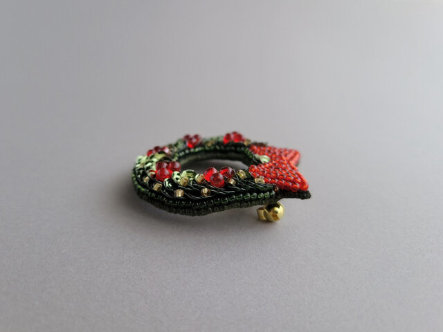 クリスマスリースのブローチ | iichi 日々の暮らしを心地よくする