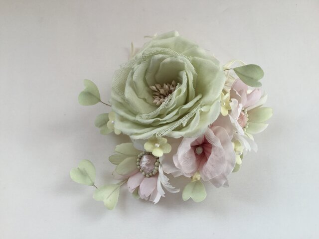 再出品グリーンと薔薇にハート付きの画像1枚目