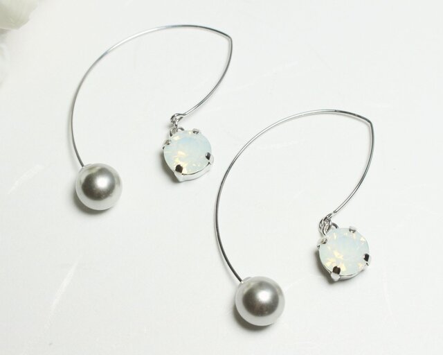 ウィンターホワイト》パール＆スワロフスキー ステキな2wayピアス