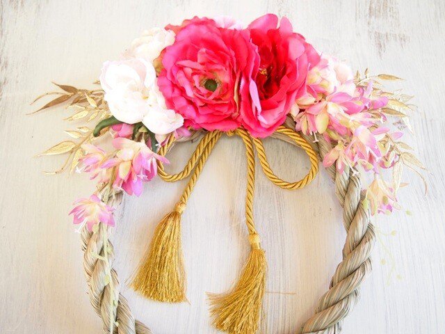 お花が可愛いしめ縄リース・ピンクローズ | iichi 日々の暮らしを