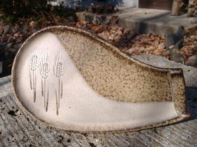ハンドメイド　麦穂のカップボード 麦穂文様カップ＆ソーサー（スプーン付） | iichi 日々の暮らしを