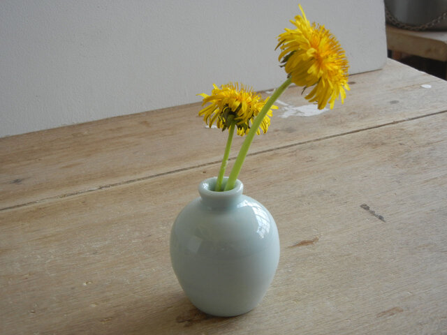 ミニ一輪挿し 青白磁丸 | iichi 日々の暮らしを心地よくする