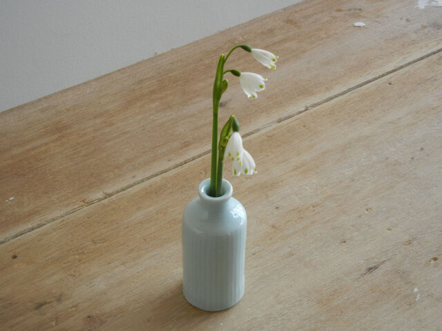 ミニ一輪挿し 青白磁しのぎ瓶 | iichi 日々の暮らしを心地よくする