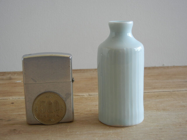 ミニ一輪挿し 青白磁しのぎ瓶 | iichi 日々の暮らしを心地よくする