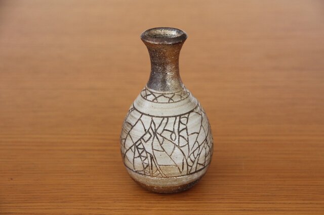 刻紋花器の画像1枚目