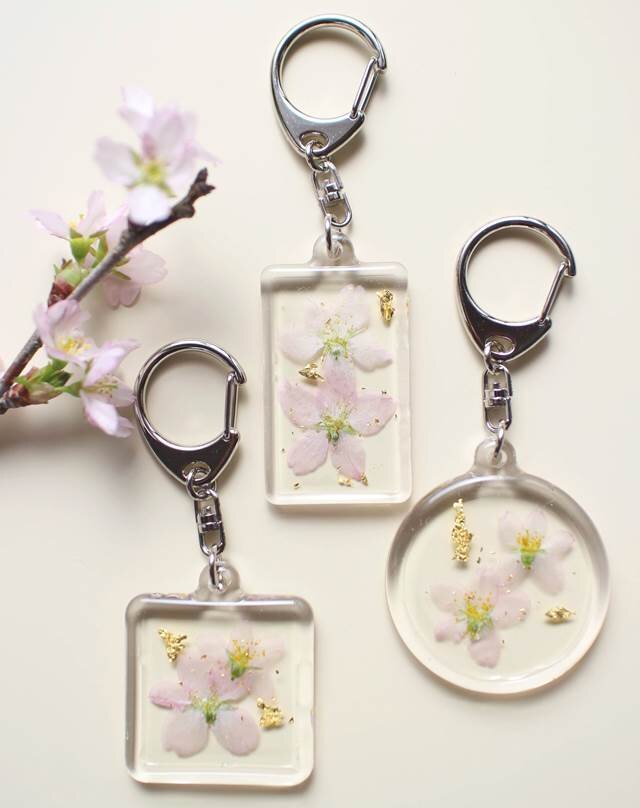 日本の花はやっぱり桜！啓翁桜の押し花キーホルダー （正方形 