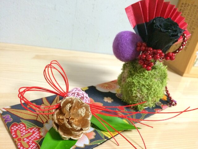 苔玉のお正月飾り【プリザ＋造花】 | iichi 日々の暮らしを