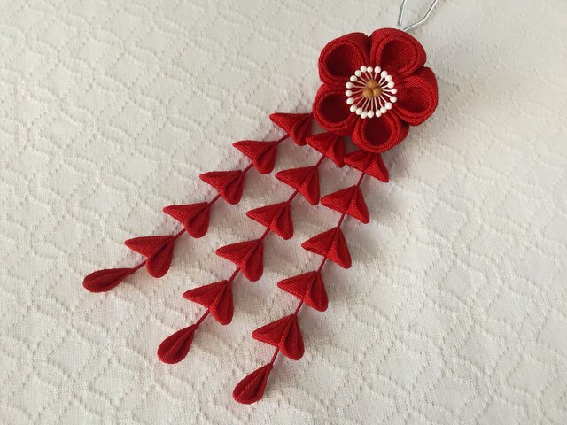 【新品】和かんざし　つまみ細工 かんざし 簪 つまみ細工 藤下がり バチ型 2本足 赤 髪飾り 成人