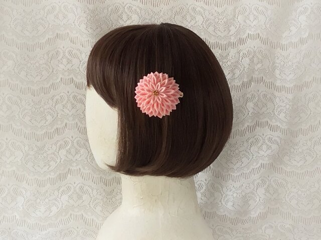 つまみ細工　髪飾り　サーモンピンク×アイボリー つまみ細工〉藤下がり付き桜と江戸打ち紐の髪飾り(サーモン