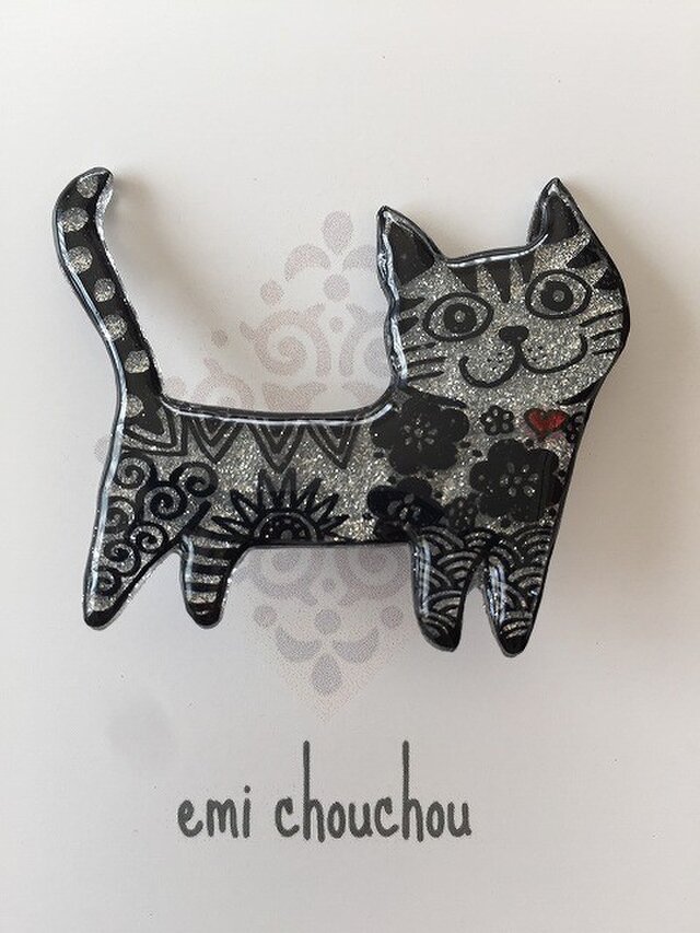 猫のピカピカブローチ
