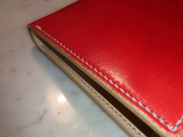 本革 二つ折り財布 赤 | iichi 日々の暮らしを心地よくする