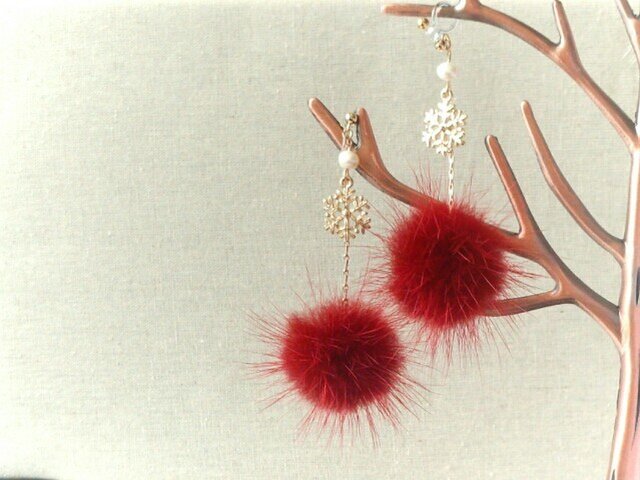 天然石のノンホールピアス 千日紅の画像1枚目