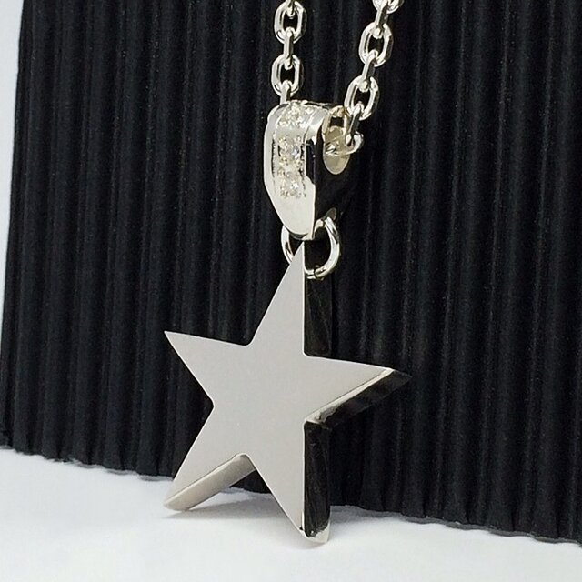 星モチーフのネックレス(フラットバージョン)の画像1枚目