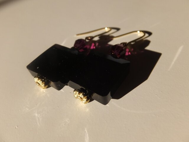 Black/Pink Swarovski pierceの画像1枚目