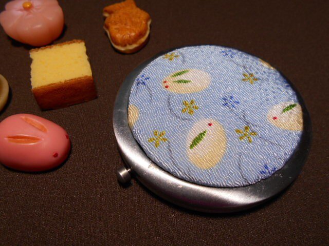 ちりめん*Wミラーコンパクト*淡ブルー雪兎の画像1枚目