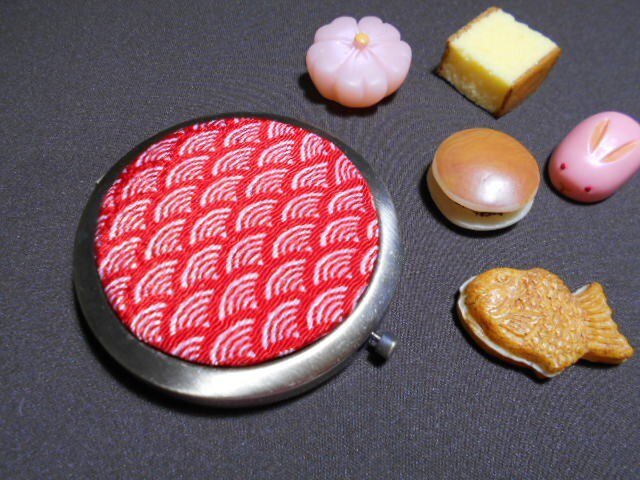 ちりめん*Wミラーコンパクト*赤波の画像1枚目